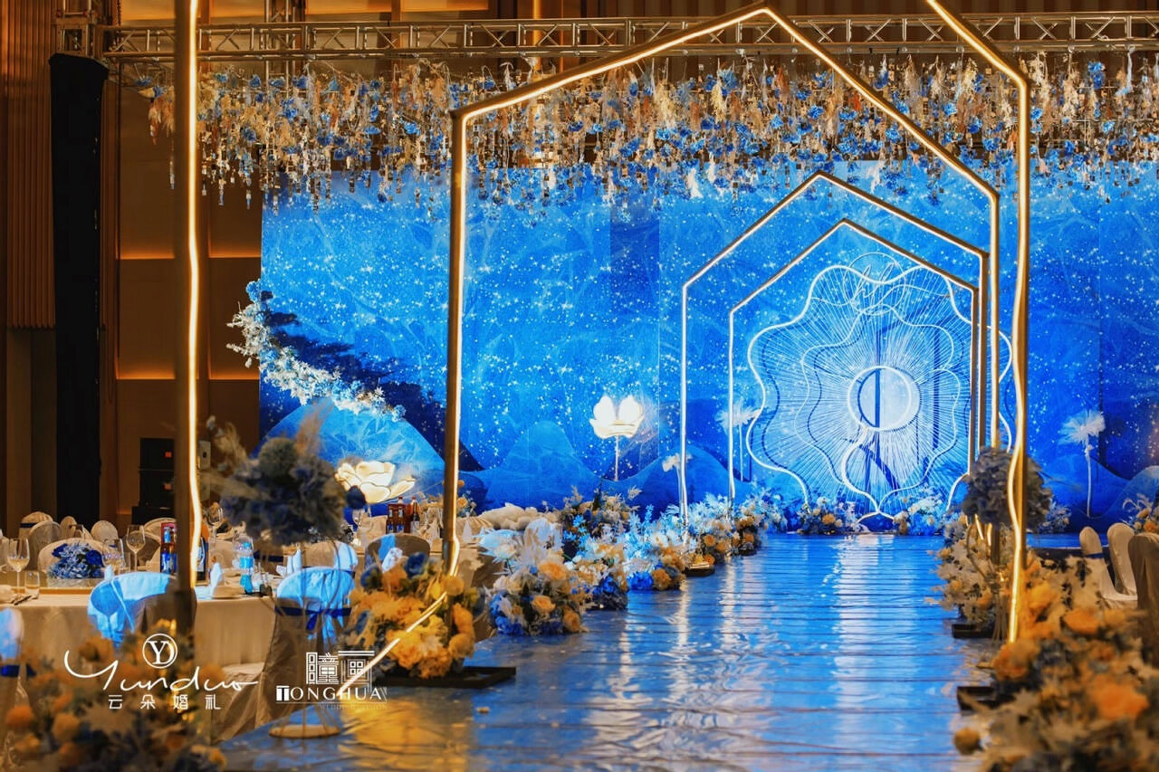 麗江全程婚禮大型策劃執(zhí)行就選麗江復(fù)華麗朗度假酒店；