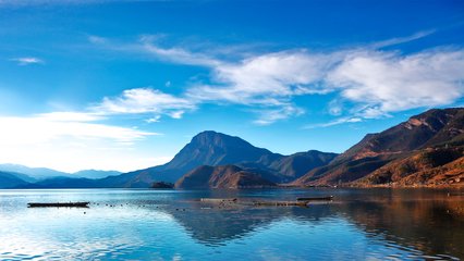 瀘沽湖，西南高原上的一個(gè)浪漫湖泊！   麗江紅色旅游