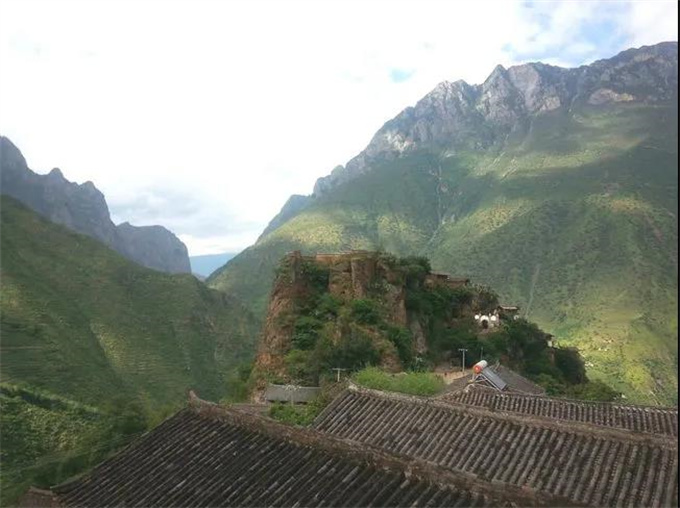 云南麗江小眾旅游景點(diǎn)“石頭城”，堪稱“天險(xiǎn)之城”