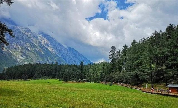 麗江徒步路線推薦：玉龍雪山徒步攻略，麗江戶外團(tuán)建的最佳選擇